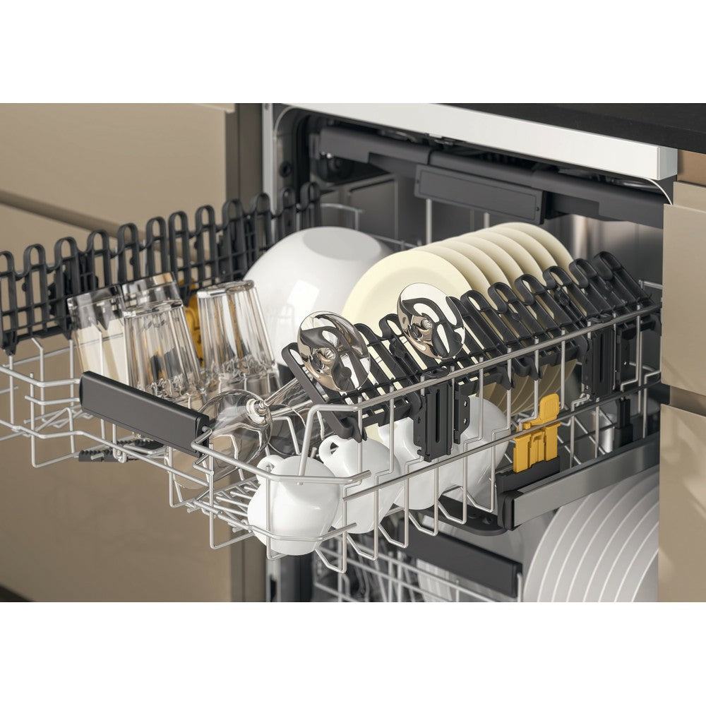 Whirlpool 15 Place Settings Freestanding Standard Dishwasher - White | W7FHP33UK from Whirlpool - DID Electrical