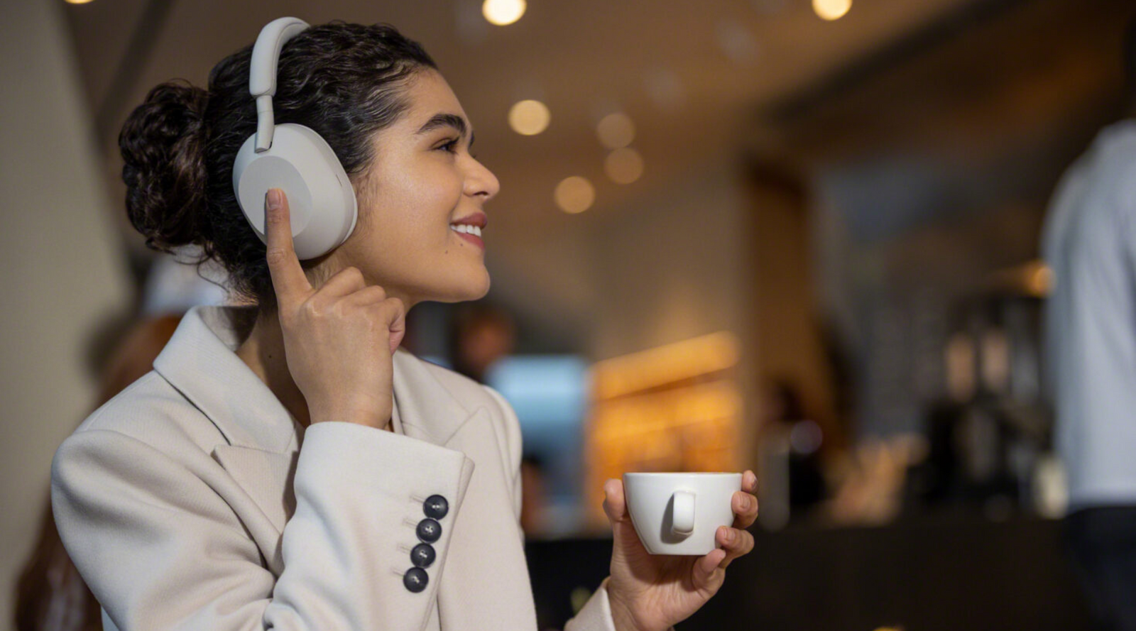 Sony Noise Cancelling Wireless Over-Ear Headphones ()