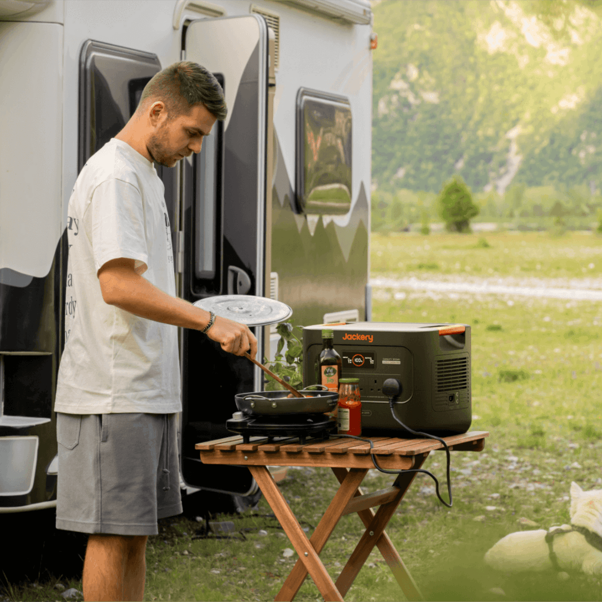 Jackery Explorer 3000 v2 Portable Power Station - Black & Orange | 263-21-0001-000329