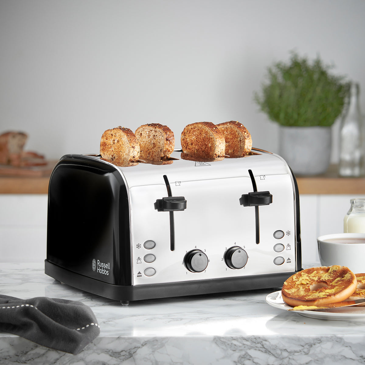 RussellHobbs Stainless Steel 4 Slice Toaster - Black | 28360