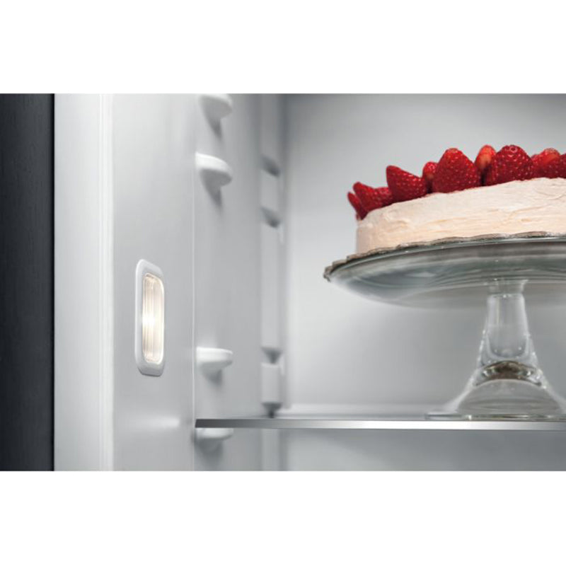 Whirlpool 314L Built-In Larder Fridge - White | ARG 1808322 from Whirlpool - DID Electrical