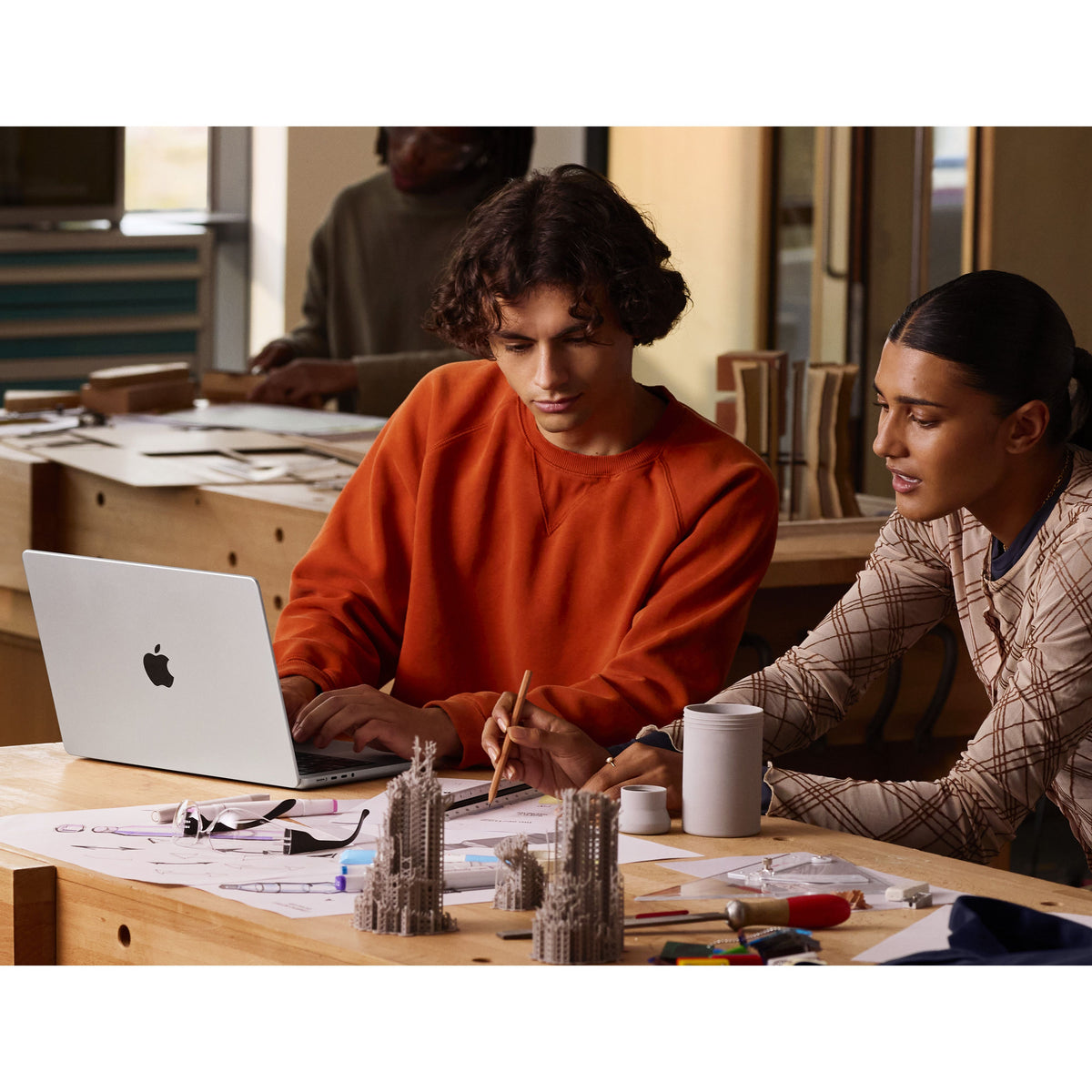 Apple MacBook Pro M5 14" 16GB/512GB Laptop - Silver | MDE44B/A from Apple - DID Electrical