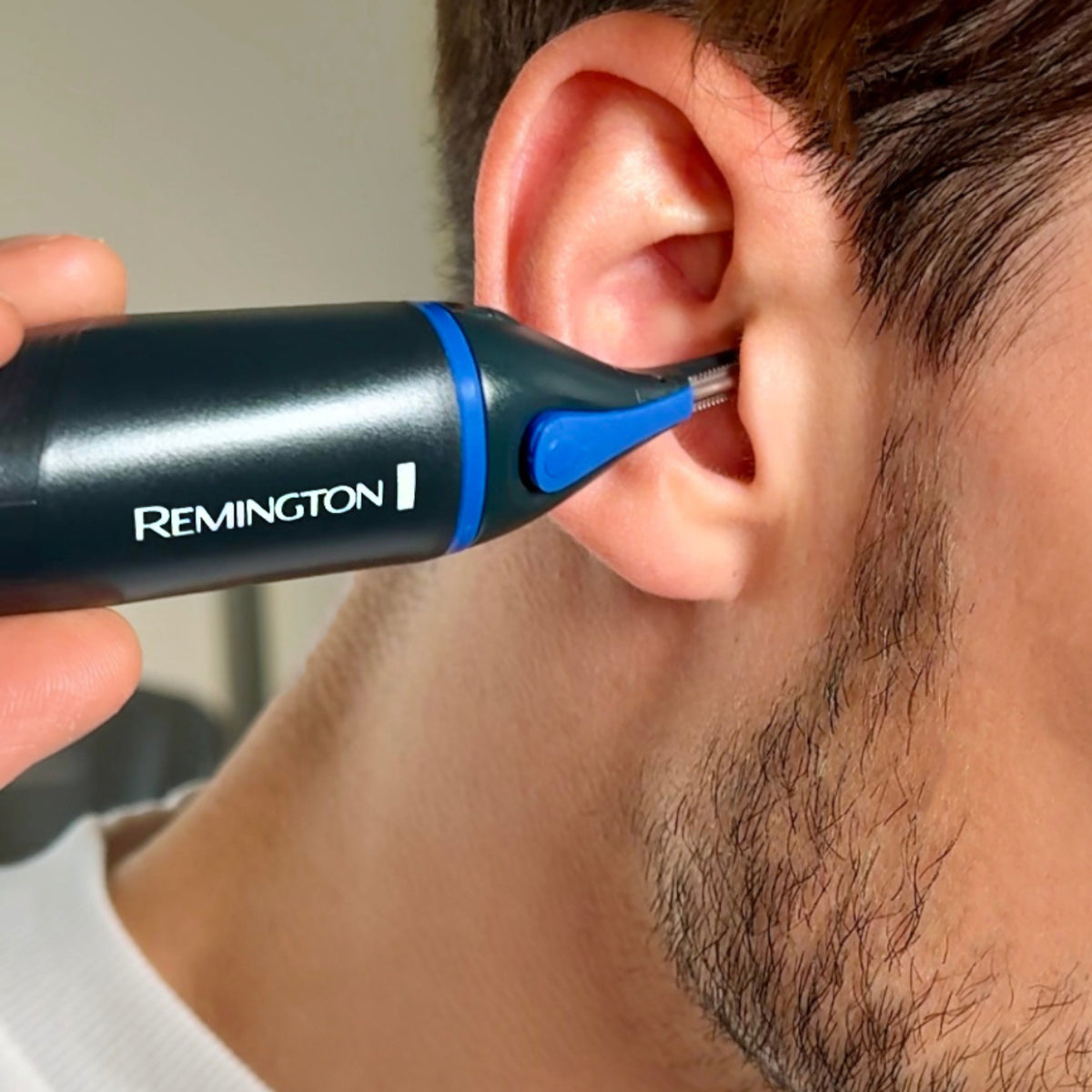 Remington Nano Series Nose and Ear Trimmer - Black & Blue | NE3850