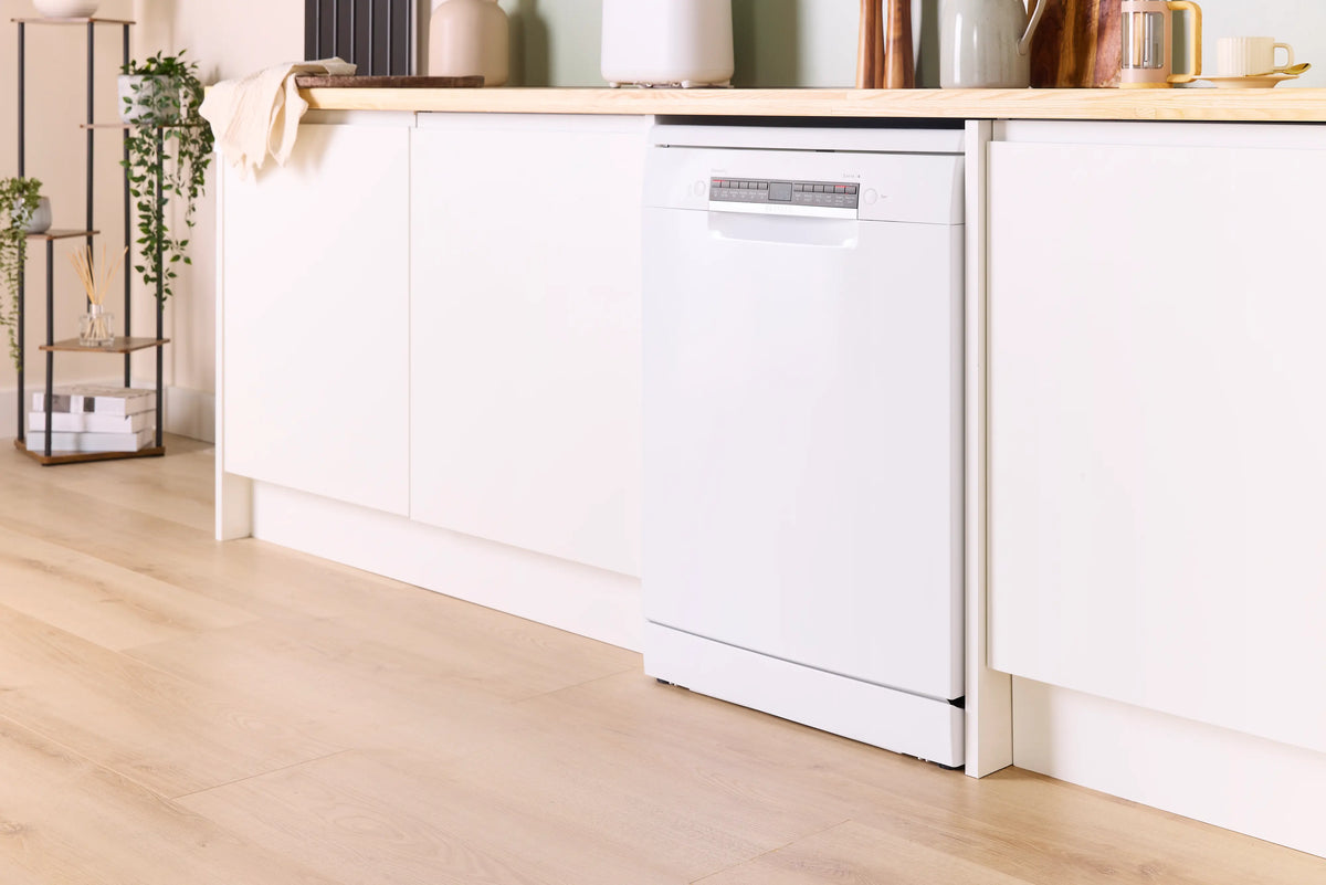 Bosch Series 4 60CM Freestanding Standard Dishwasher - White | SMS4EMW06G