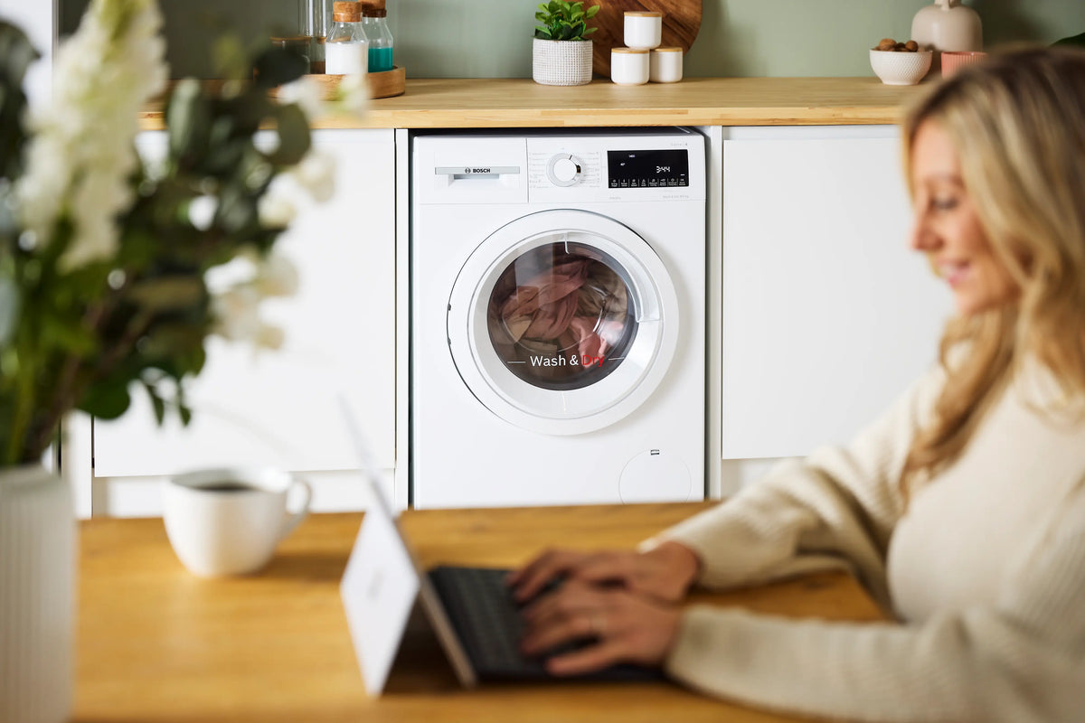 Bosch Series 4 9KG/5KG 1400RPM Freestanding Washer Dryer - White | WNA144V9GB