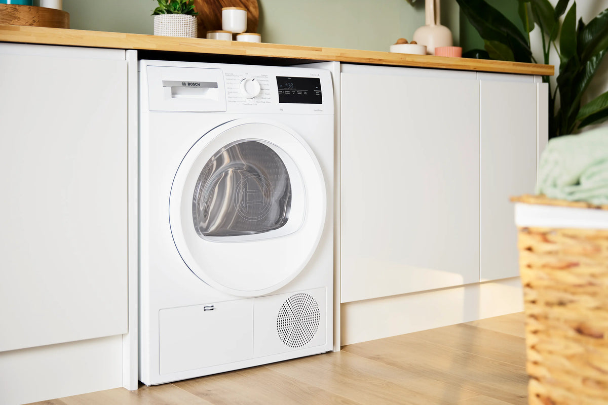 Bosch Series 4 8KG Freestanding Heat Pump Tumble Dryer - White | WTH85225GB