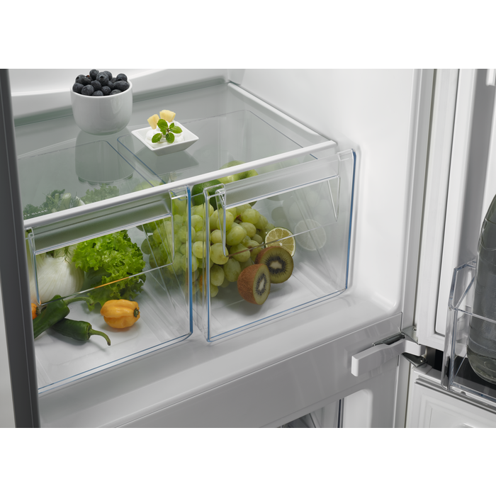 Zanussi Series 40 269L Low Frost Integrated Fridge Freezer White