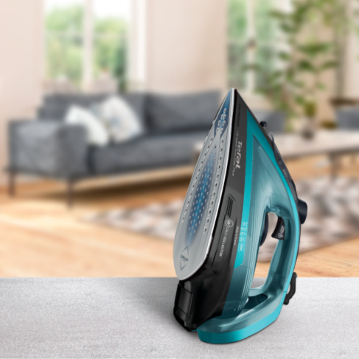 Tefal Ultragliss Anti-Calc Plus Steam Iron - Black &amp; Turquoise | FV6848G0 (7660501434556)