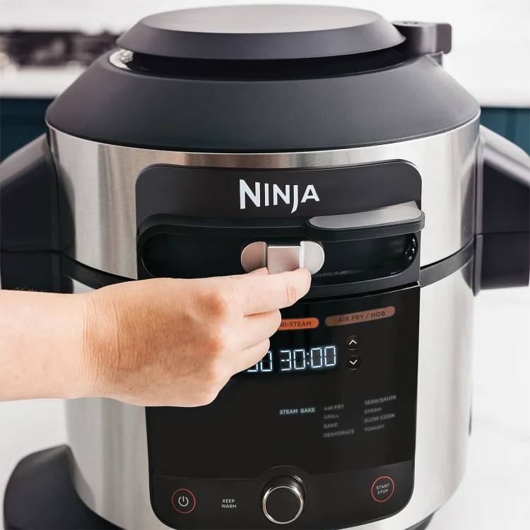 Ninja Foodi 6L 11-in-1 SmartLid Multi-Cooker - Black &amp; Silver | OL550UK (7670678847676)