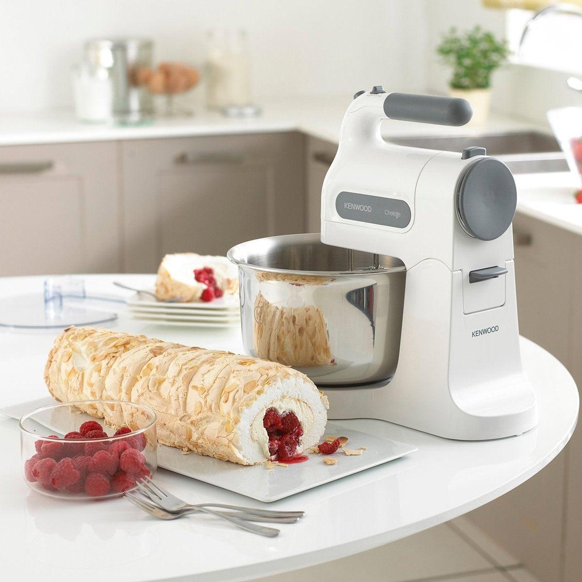 Kenwood Chefette 350W Hand Mixer - White | HM680 from DID Electrical - guaranteed Irish, guaranteed quality service. (6977373667516)